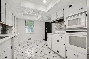 10525 Yorkford Dr, Dallas, TX 75238 - Photo 9