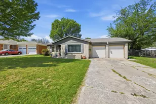 3559 Paramount St, North Richland Hills, TX 76117 - Photo 3