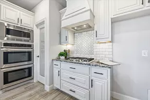 300 Ben Thomas St, Burleson, TX 76028 - Photo 15