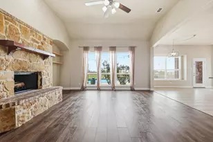 105 Devonshire Dr, Waxahachie, TX 75167 - Photo 9