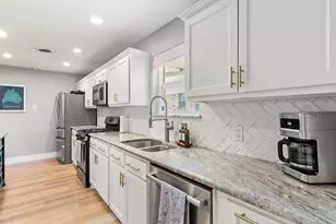 10647 Chesterton Dr, Dallas, TX 75238 - Photo 9