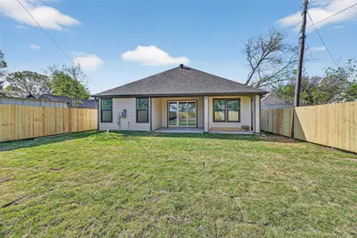 1930 Houston Street, Grand Prairie, TX 75050 - Photo 17
