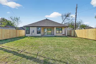 1930 Houston St, Grand Prairie, TX 75050 - Photo 23