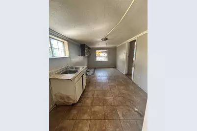 1201 E Davis Avenue, Fort Worth, TX 76104 - Photo 9