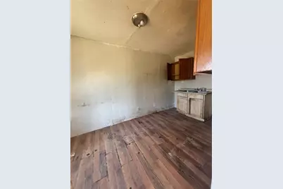 1201 E Davis Avenue, Fort Worth, TX 76104 - Photo 3