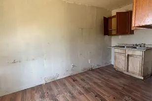 1201 E Davis Ave, Fort Worth, TX 76104 - Photo 3