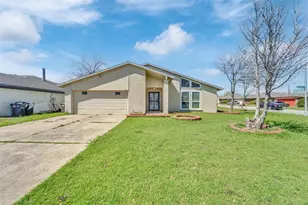 6800 Eagle Rock Dr, Fort Worth, TX 76133 - Photo 1