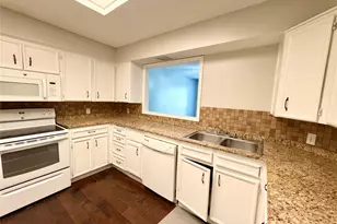 2810 Stewart Dr, Waco, TX 76708 - Photo 3