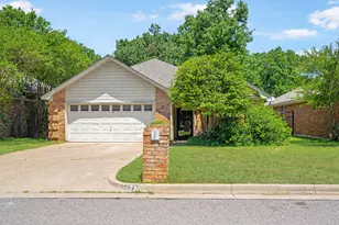 3921 Wentworth Dr, Arlington, TX 76001 - Photo 1