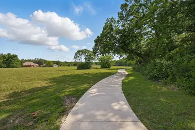 699 W Wintergreen Road, DeSoto, TX 75115 - Photo 11