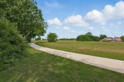 699 W Wintergreen Road, DeSoto, TX 75115 - Photo 9