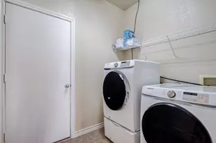 909 Grant St, Burleson, TX 76028 - Photo 7