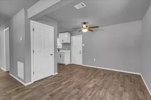 606 S Contemporary Dr, Sherman, TX 75092 - Photo 9