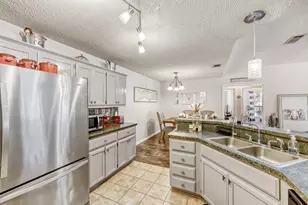 902 Teakwood Ln, DeSoto, TX 75115 - Photo 11