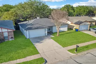 6529 Blue Grass Dr, Watauga, TX 76148 - Photo 3