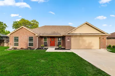 424 N Cedar Street, Springtown, TX 76082 - Photo 1