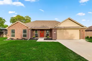 424 N Cedar St, Springtown, TX 76082 - Photo 1