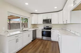 2126 Versailles Dr, Carrollton, TX 75007 - Photo 11