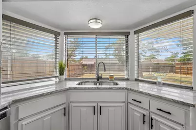 425 Rollingridge Lane, Garland, TX 75043 - Photo 9