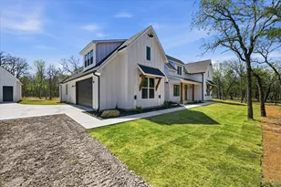 377 Oak Cove Ct, Sunset, TX 76270 - Photo 3