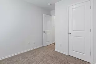 901 Barton Dr, Ennis, TX 75119 - Photo 9