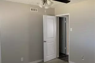 802 Las Palmas Dr, Grand Prairie, TX 75052 - Photo 15