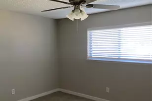 802 Las Palmas Dr, Grand Prairie, TX 75052 - Photo 13