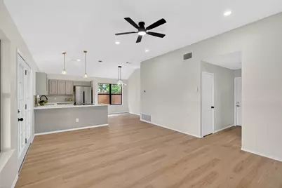 509 Brookside Court, Burleson, TX 76028 - Photo 3