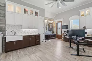 1201 E Iberian Ct, Granbury, TX 76048 - Photo 25