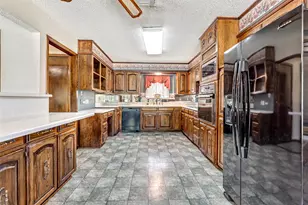 2015 Edgewood Dr, Bridgeport, TX 76426 - Photo 3