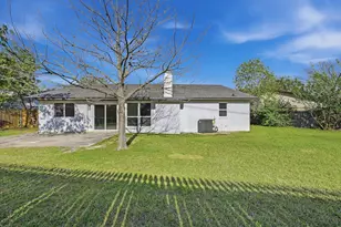 1710 Yorktown Dr, Arlington, TX 76014 - Photo 31