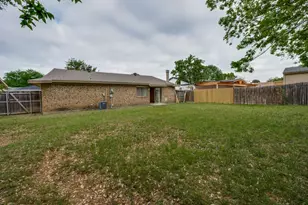 3501 Hickory Hill Dr, Arlington, TX 76014 - Photo 25