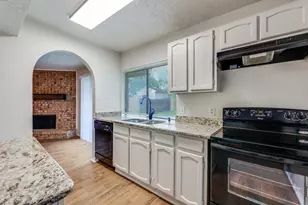 3501 Hickory Hill Dr, Arlington, TX 76014 - Photo 3