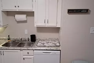 1702 Crestpoint Dr, Arlington, TX 76012 - Photo 9