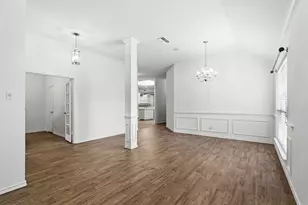 6404 Parkside Dr, Arlington, TX 76001 - Photo 9