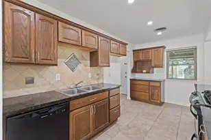 3209 N Calais St, Sherman, TX 75090 - Photo 9