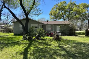 407 N Avenue J, Clifton, TX 76634 - Photo 3