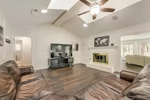 805 Crowley Rd, Arlington, TX 76012 - Photo 13