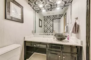 805 Crowley Rd, Arlington, TX 76012 - Photo 23