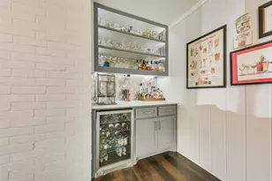 805 Crowley Rd, Arlington, TX 76012 - Photo 17