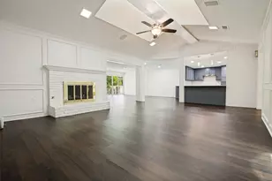 805 Crowley Rd, Arlington, TX 76012 - Photo 5