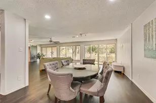 805 Crowley Rd, Arlington, TX 76012 - Photo 11