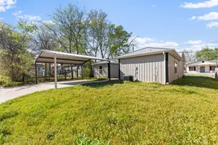 805 S 4th St, Bonham, TX 75418 - Photo 29