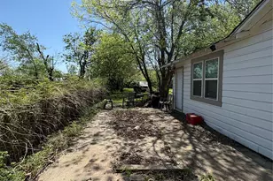 2564 Highcrest Ave, Fort Worth, TX 76111 - Photo 7