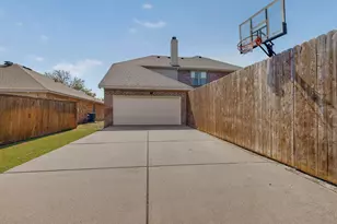 1321 Illinois Ave, Lancaster, TX 75134 - Photo 39