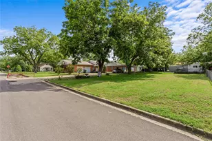 1403 W 5th St, Clifton, TX 76634 - Photo 23