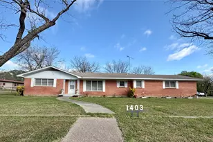 1403 W 5th St, Clifton, TX 76634 - Photo 1
