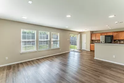 115 Matamoros Street, Grand Prairie, TX 75051 - Photo 9