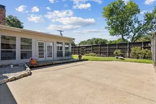 10419 Royalwood Dr, Dallas, TX 75238 - Photo 31