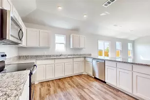 126 Cooper Dr, Cleburne, TX 76031 - Photo 3